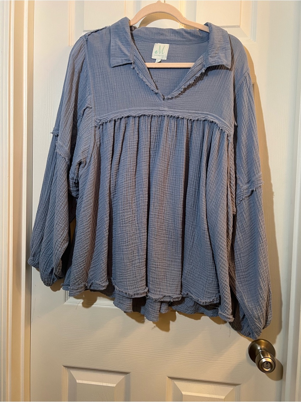 ๐ฆ Washed Blue Gauze Tunic with Frayed Yoke -shop the mint size large - Picture 2 of 4